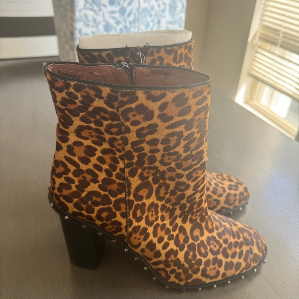 Giani Bini leopard ankle booties